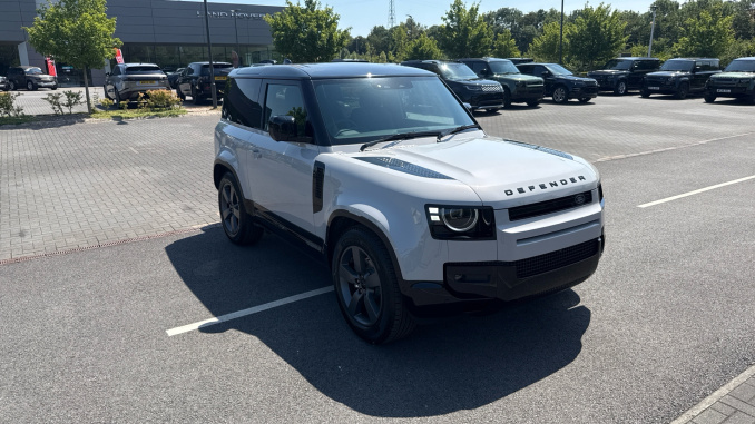 Land Rover Defender 3.0 D250 X-Dynamic SE 90 3dr Auto Diesel Estate - Image 26